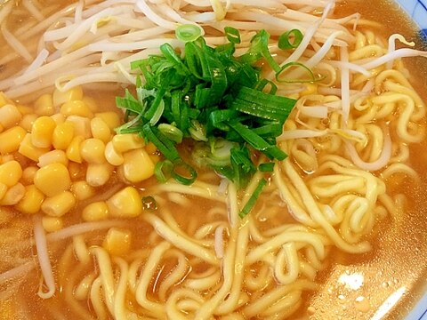 コーンともやしの味噌ラーメン